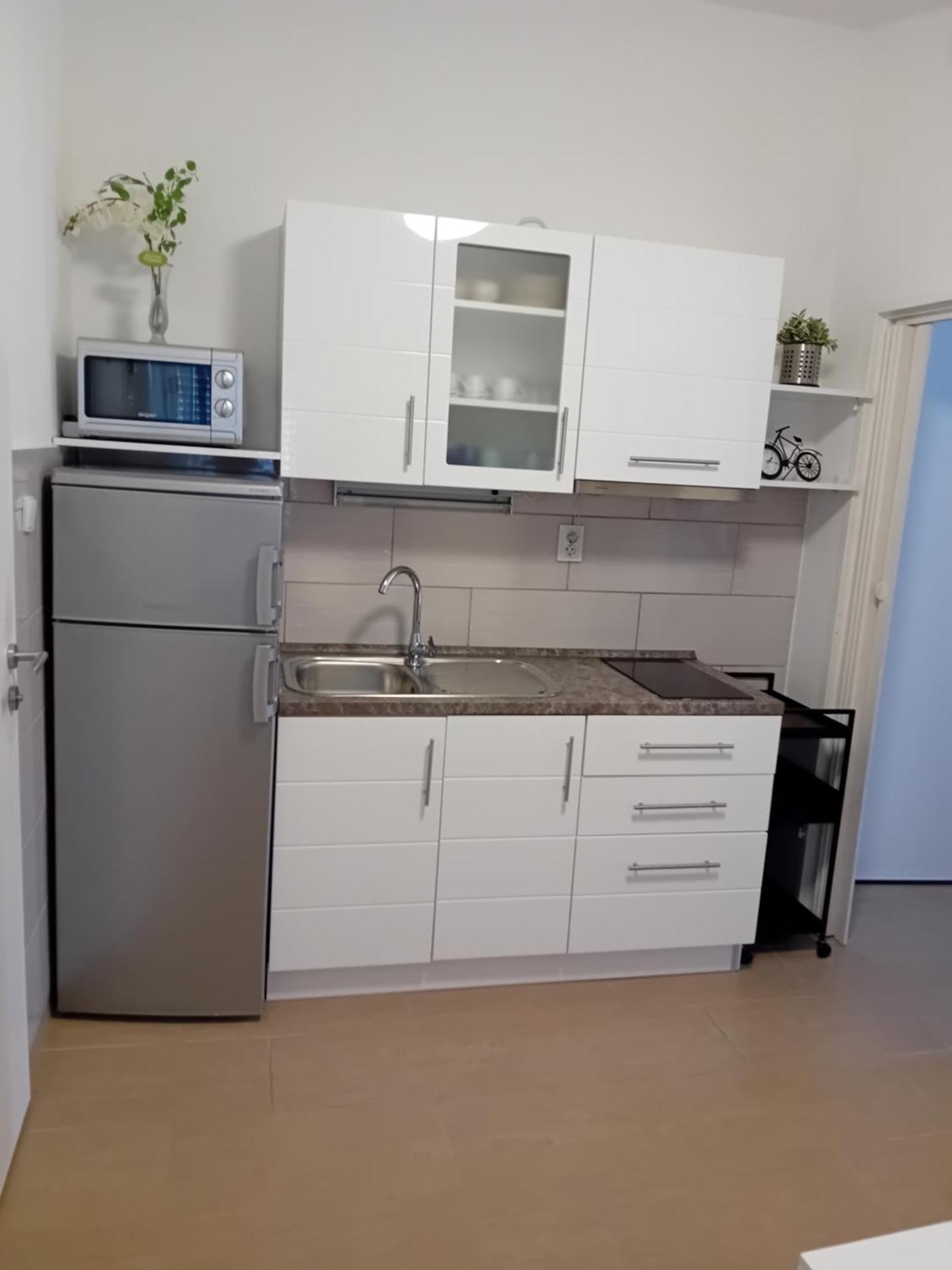 Apatmani Peternel Apartment วีร์ ภายนอก รูปภาพ