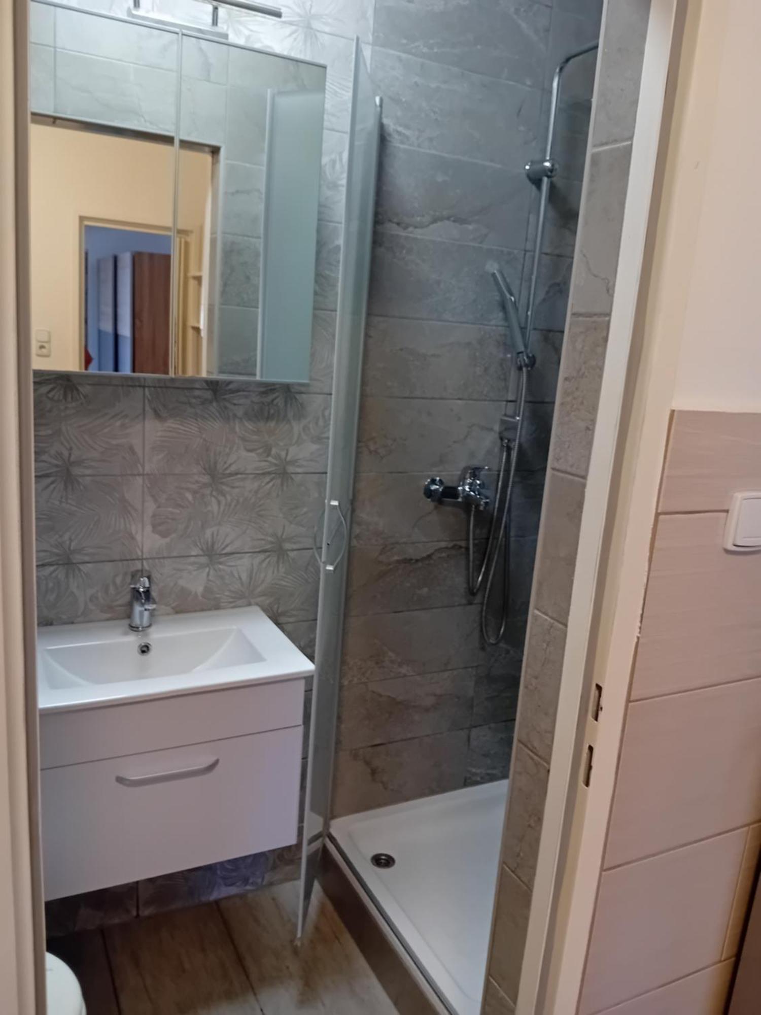 Apatmani Peternel Apartment วีร์ ภายนอก รูปภาพ