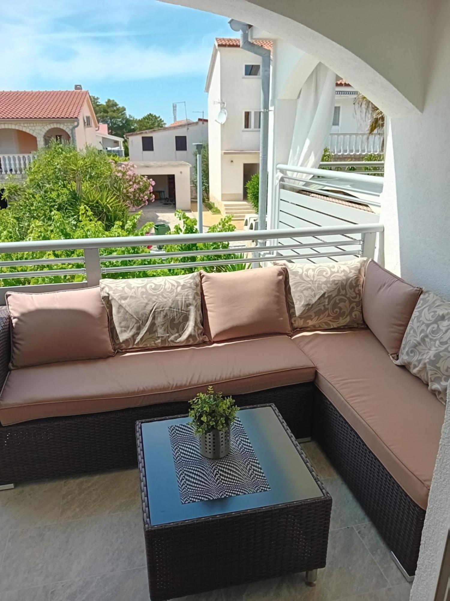 Apatmani Peternel Apartment วีร์ ภายนอก รูปภาพ