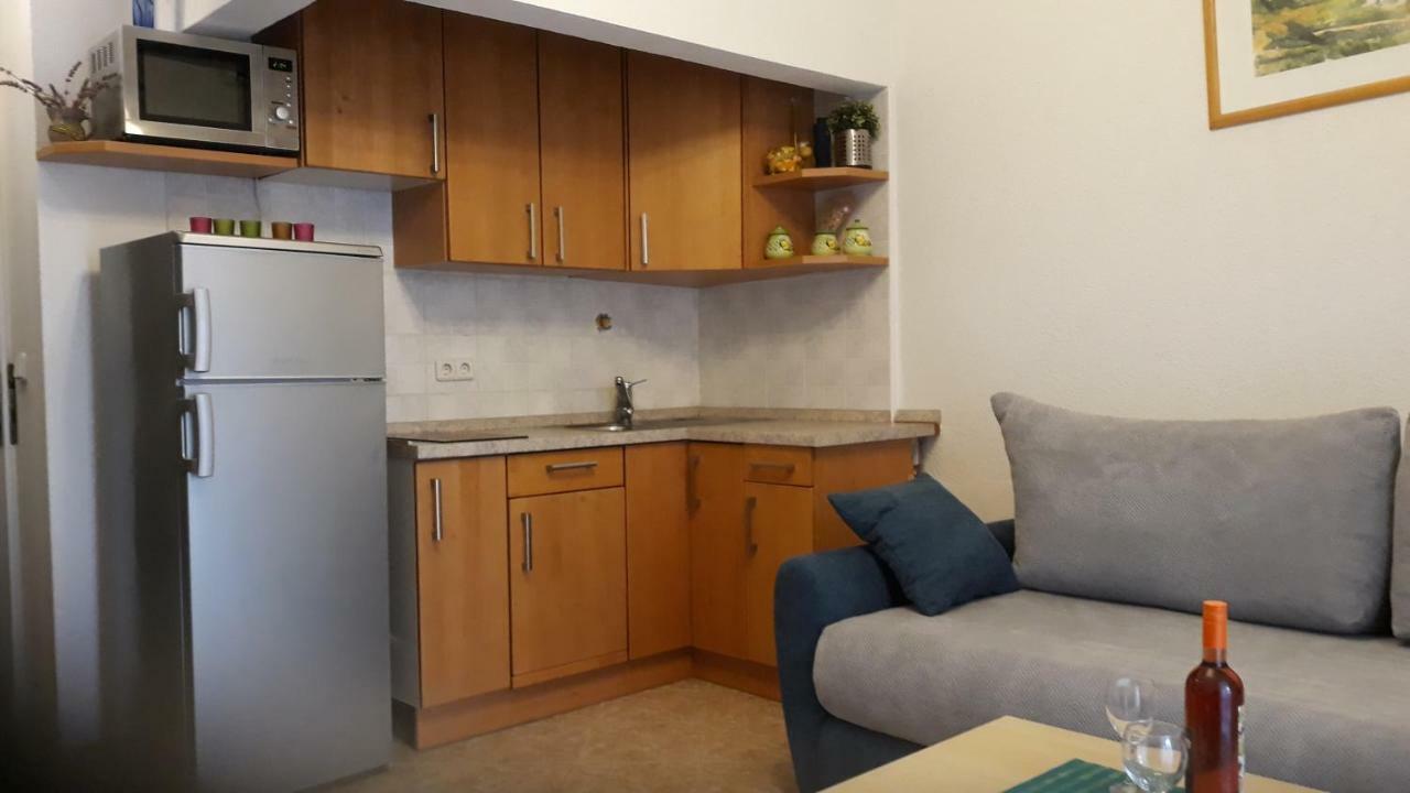 Apatmani Peternel Apartment วีร์ ภายนอก รูปภาพ